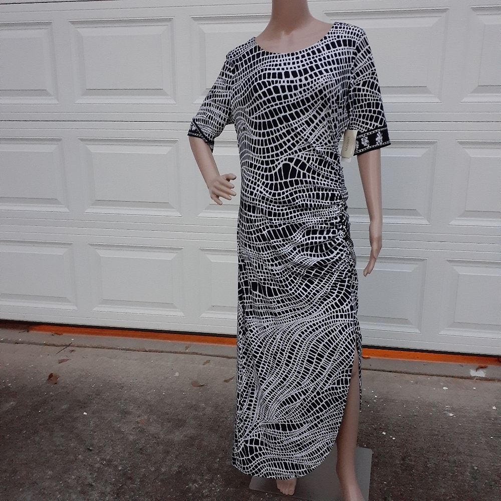 eci New York  black and white sheath dress